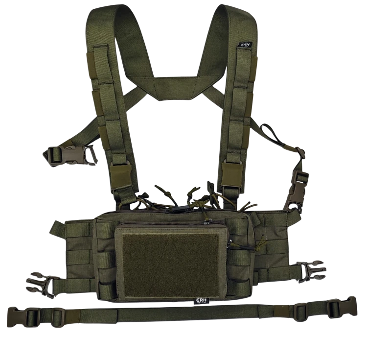 Chest Rig Recon - widok od przodu - jedna z klamer odpięta od "skrzydełka".png
